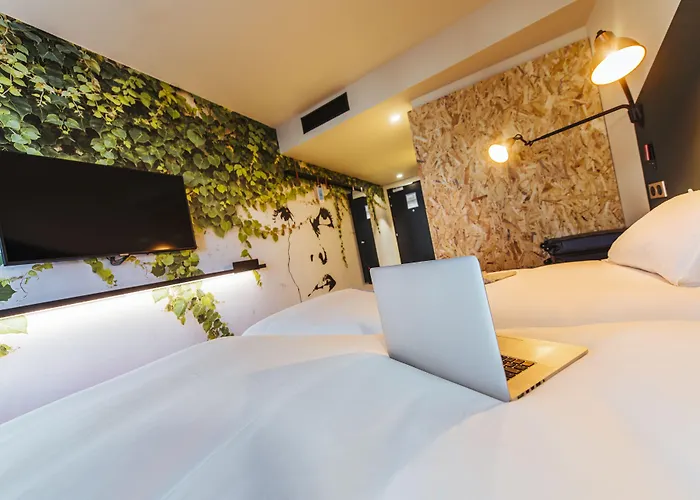 Otel Ibis Styles Centre Rive Gauche 3*